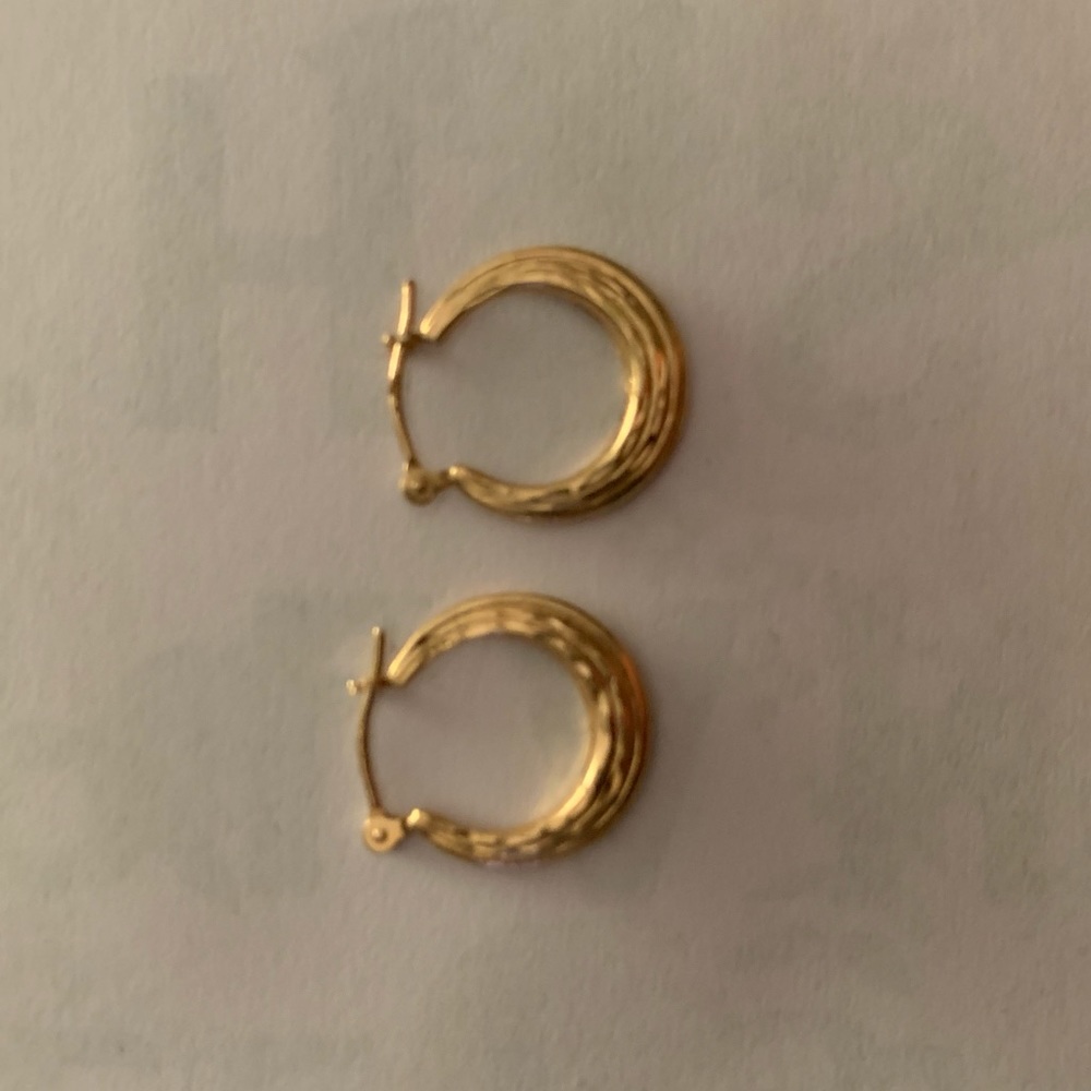 Small gold hoops